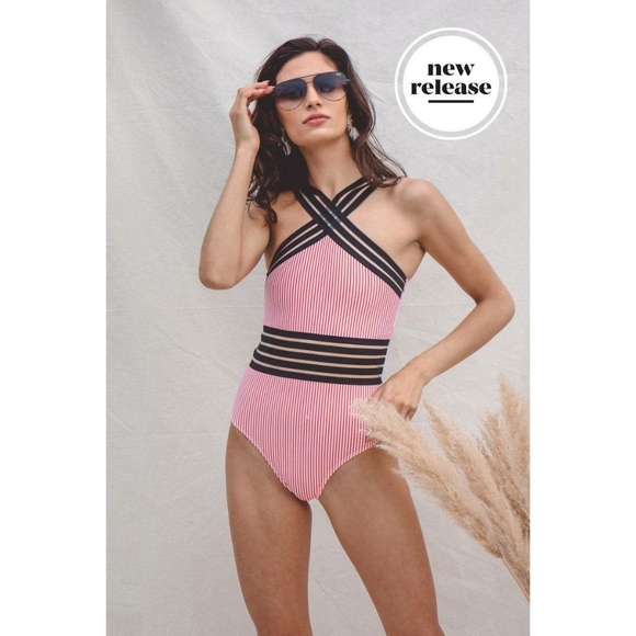 Crossover One-Piece by aava - Picture 8 of 16